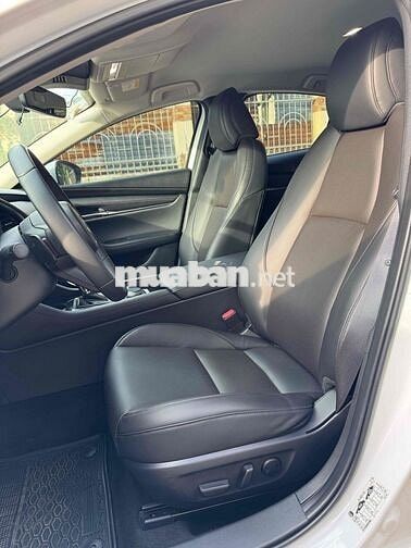 Mazda 3 Luxury 2023 Trắng 19.000km