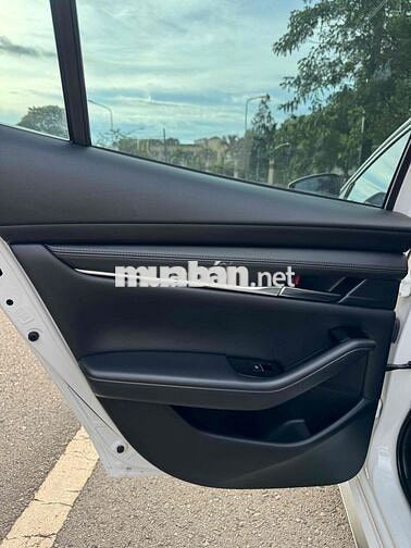 Mazda 3 Luxury 2023 Trắng 19.000km