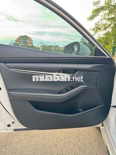 Mazda 3 Luxury 2023 Trắng 19.000km
