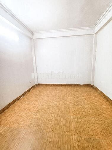 Cho thuê nhà nguyên căn ngõ 146 Trung Kính - 40m x 5 tầng. Giá 17tr/th