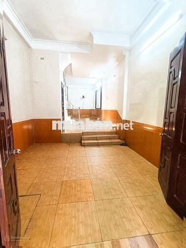 Cho thuê nhà nguyên căn ngõ 146 Trung Kính - 40m x 5 tầng. Giá 17tr/th