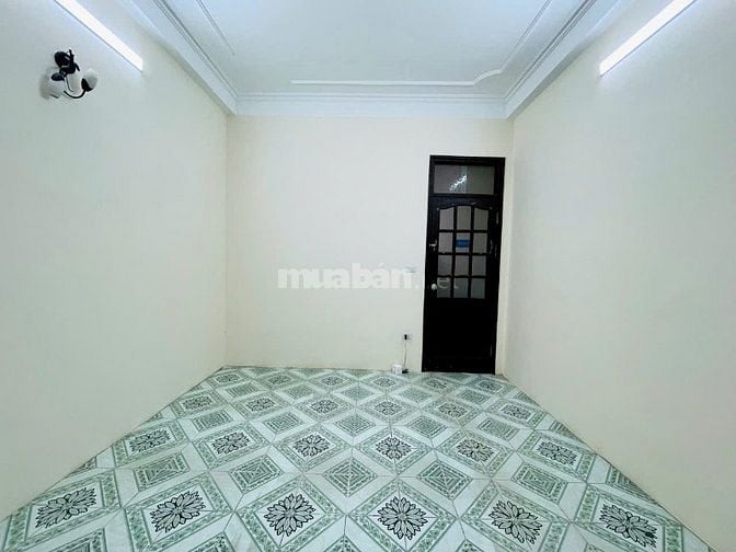 Cho thuê nhà ngõ 379 Đội Cấn, Ba Đình, DT 50m2 x 4 tầng, an ninh tốt