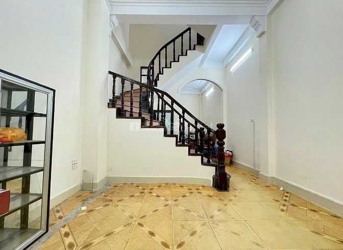 Cho thuê nhà ngõ 379 Đội Cấn, Ba Đình, DT 50m2 x 4 tầng, an ninh tốt