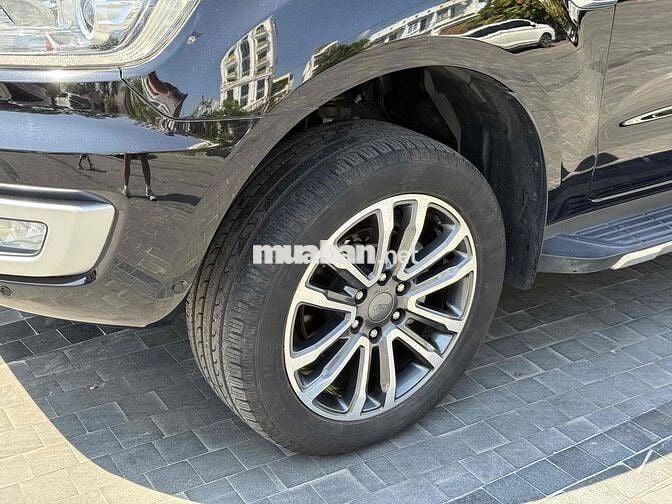 Ford Everest Titanium 2018 100.000 km Đen
