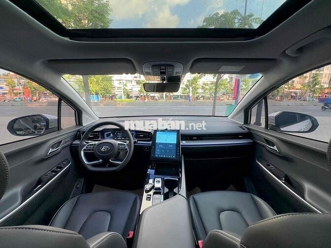 Hyundai Custin Cao Cấp 2.0T 2024 4.000 km Trắng