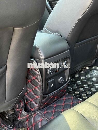 Ford Everest Titanium 2018 100.000 km Đen