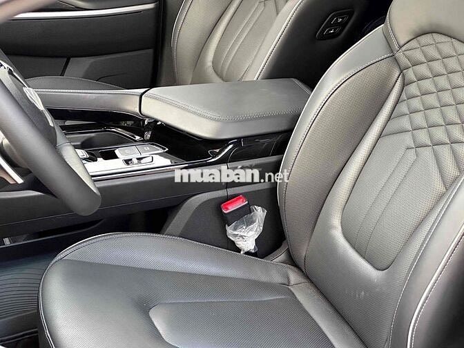 Hyundai Custin Cao Cấp 2.0T 2024 4.000 km Trắng