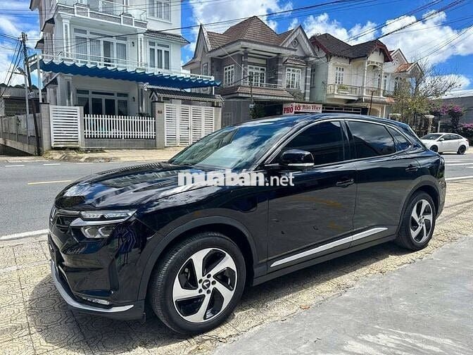 VinFast VF8 Đỏ, Trắng, Đen