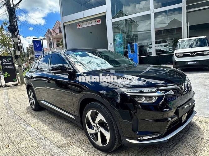 VinFast VF8 Đỏ, Trắng, Đen