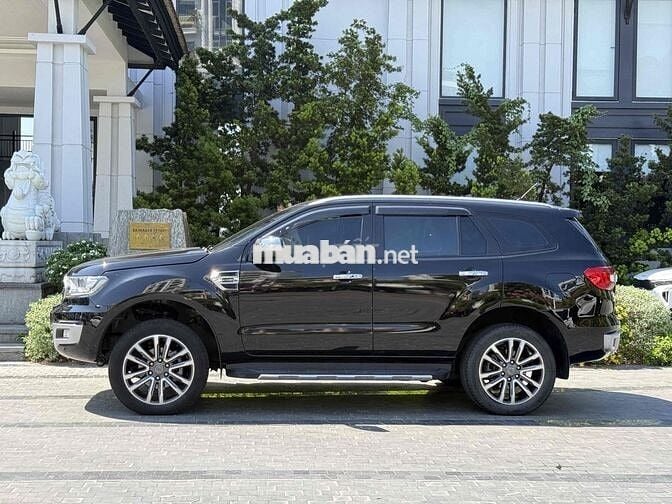 Ford Everest Titanium 2018 100.000 km Đen