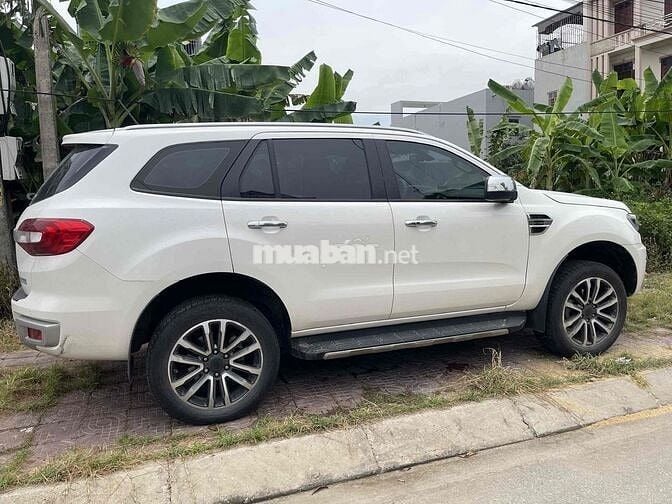 Ford Everest Titanium 2.0L  2022 Trắng Tự động