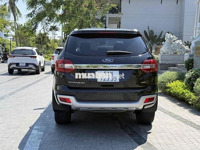 Ford Everest Titanium 2018 100.000 km Đen