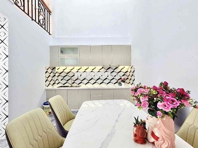 Bán nhà 5 tầng view sông trục Dương Quảng Hàm, Gò Vấp, tiện xây CHDV.
