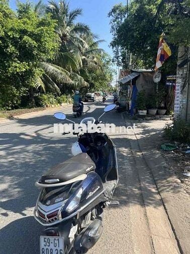 Đất ngộp cần bán gấp tặng cây xanh bự mát che cả vườn luôn