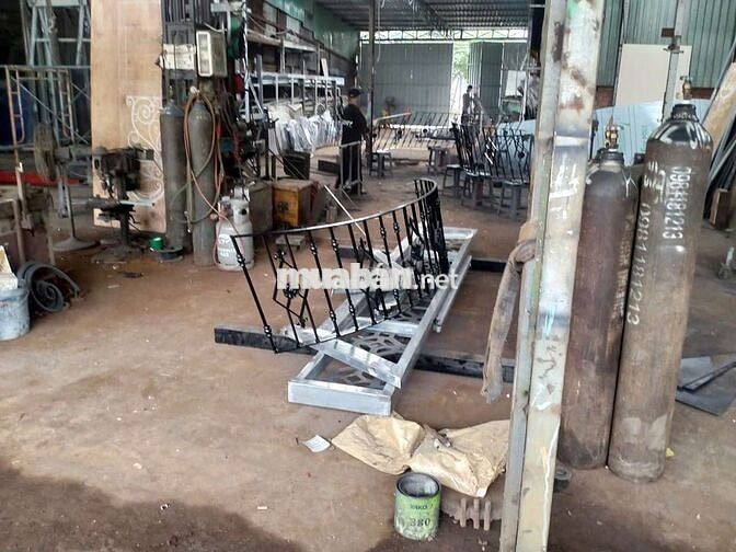 Cần Tuyển Thợ Cửa Sắt 