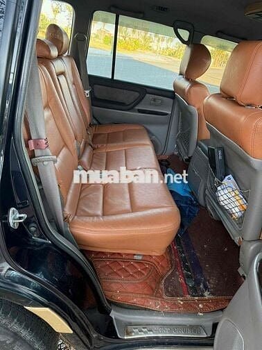 Toyota Land Cruiser Đen 8 chỗ Xăng