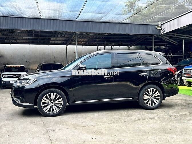 Mitsubishi Outlander 2.0 CVT Premium 2023 Đen