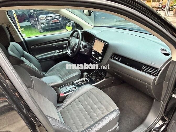 Mitsubishi Outlander 2.0 CVT Premium 2023 Đen