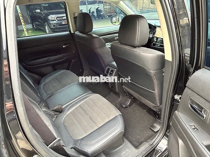 Mitsubishi Outlander 2.0 CVT Premium 2023 Đen