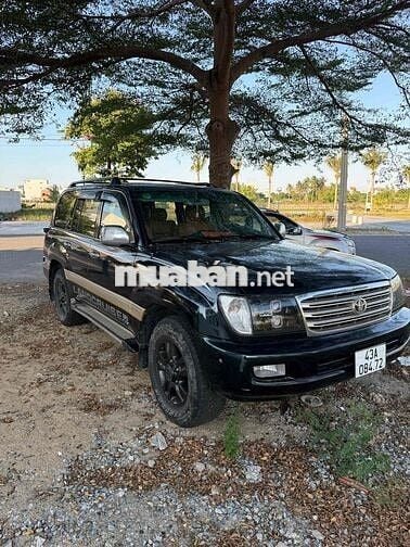 Toyota Land Cruiser Đen 8 chỗ Xăng