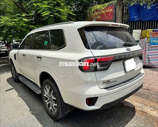 Ford Everest Nextgen Titanium 4x2 2024 Trắng