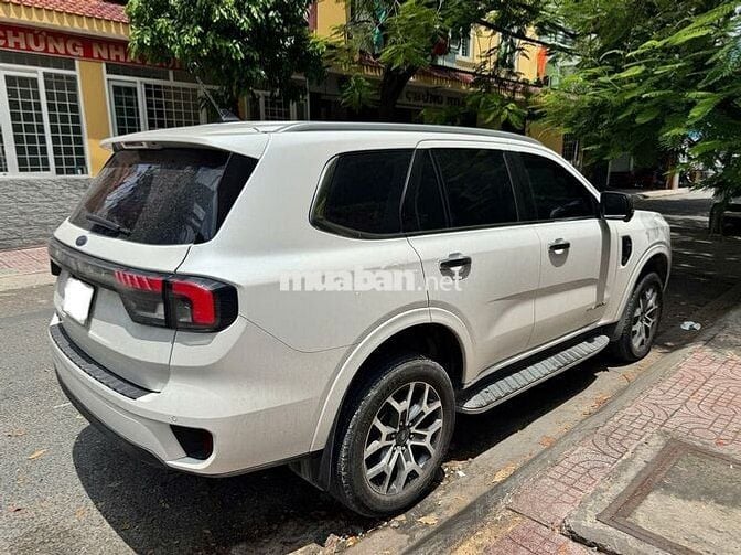 Ford Everest Nextgen Titanium 4x2 2024 Trắng