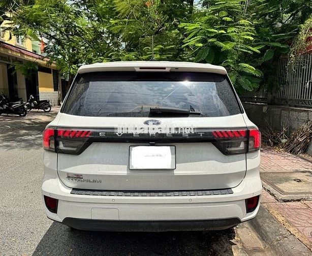 Ford Everest Nextgen Titanium 4x2 2024 Trắng