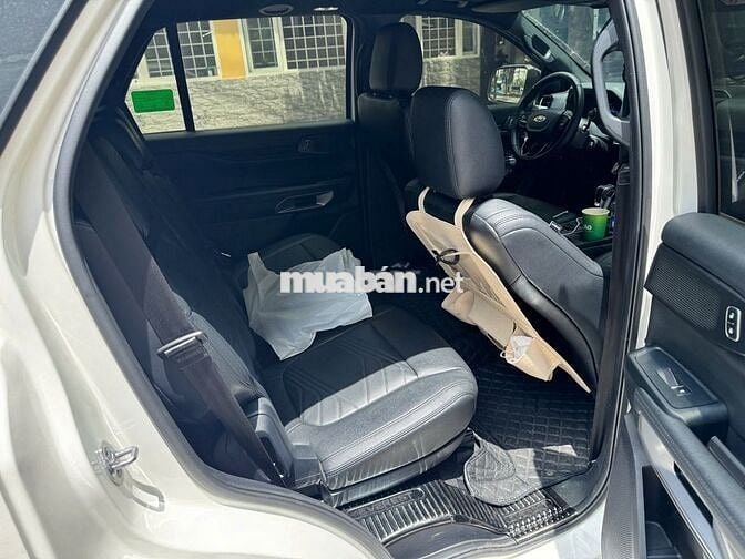 Ford Everest Nextgen Titanium 4x2 2024 Trắng