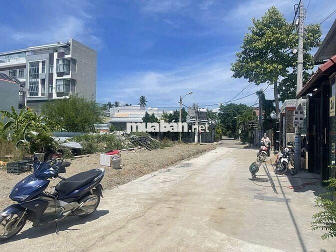 Chính chủ cần bán lô đất quy hoạch thổ cư, trong khu dân cư, giá tốt