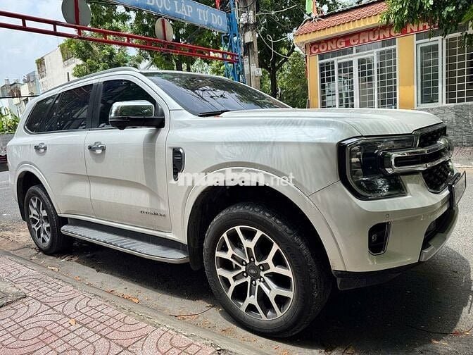 Ford Everest Nextgen Titanium 4x2 2024 Trắng