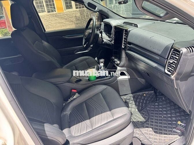 Ford Everest Nextgen Titanium 4x2 2024 Trắng