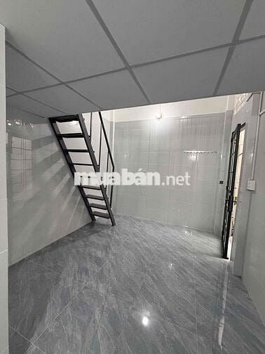 Phòng rộng 24m2 Hẻm 11, Nguyễn Văn Linh. Kế bên Khu CBGV