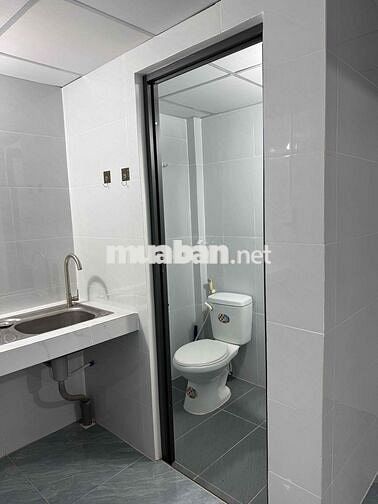 Phòng rộng 24m2 Hẻm 11, Nguyễn Văn Linh. Kế bên Khu CBGV