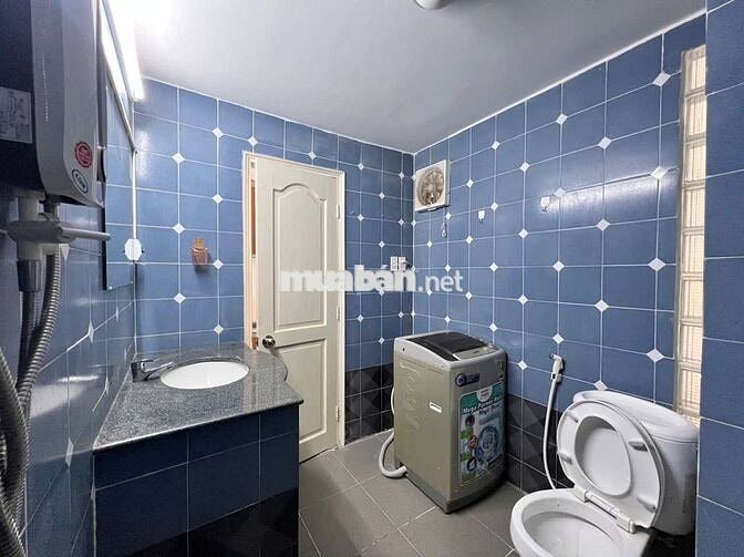 Sốc! Phòng ban công cửa sổ -máy giặt riêng-sát Đh Văn Lang chỉ 4,9 tr