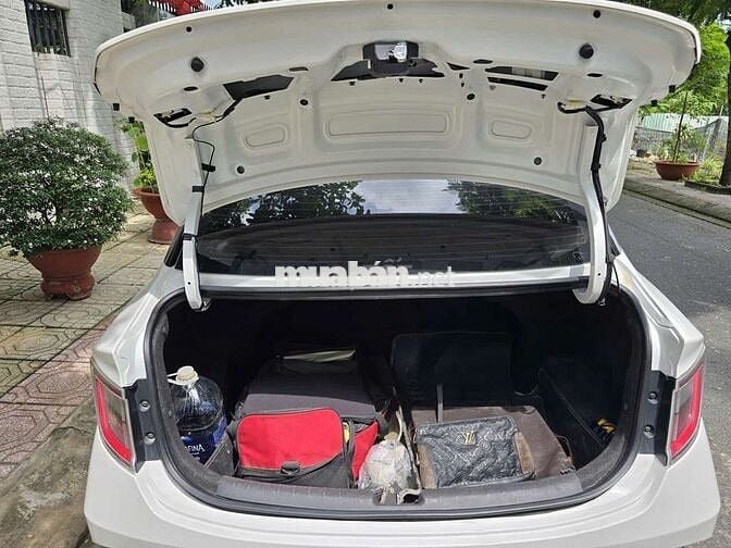 Hyundai Grand i10 Trắng Số tự động 5 chỗ