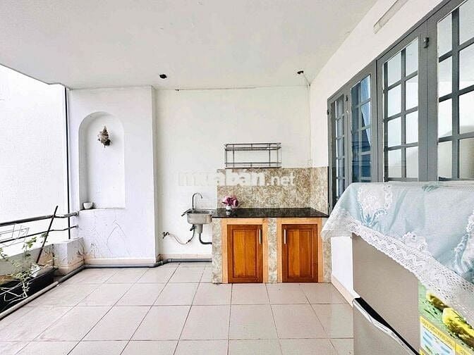 Phòng tách bếp, ban công lớn đường Huỳnh Tấn Phát, Phú Thuận, Q7