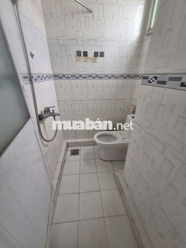 Phòng sang đep 20m2 giá rẻ nhà mặt tiền đường