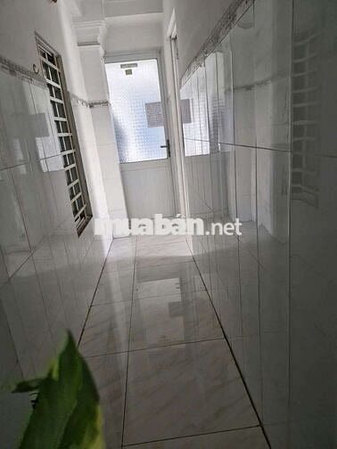 Phòng sang đep 20m2 giá rẻ nhà mặt tiền đường