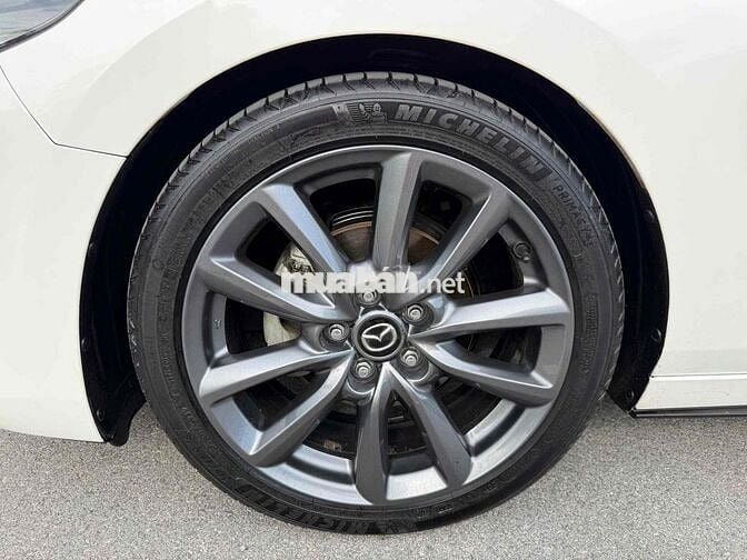 Mazda 3 Sport Premium 2020 Trắng 7 vạn km