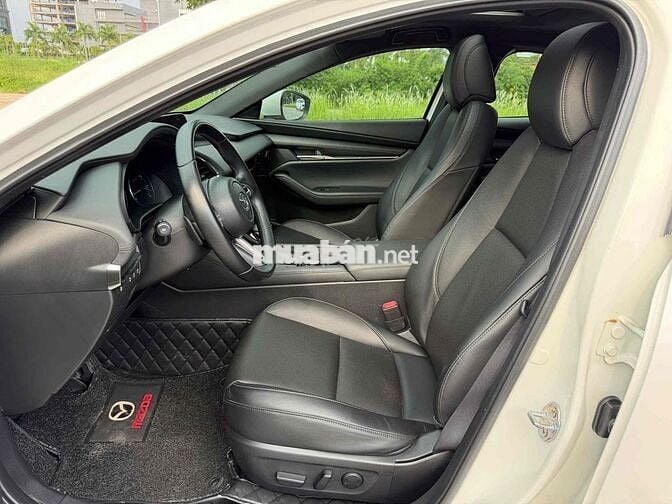 Mazda 3 Sport Premium 2020 Trắng 7 vạn km