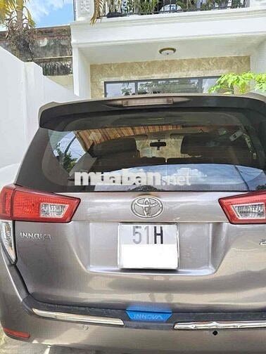 Toyota Innova 7 chỗ màu Đồng