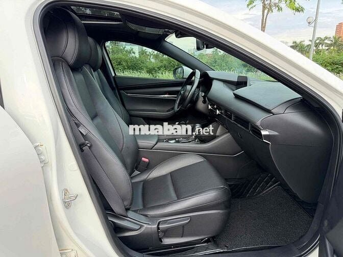 Mazda 3 Sport Premium 2020 Trắng 7 vạn km