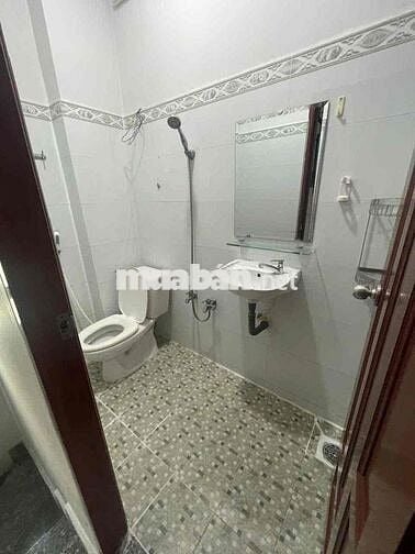 Cho thuê nhà nguyên căn.trệt 2 lầu sân thượng . Phan đình phùng p1 PN