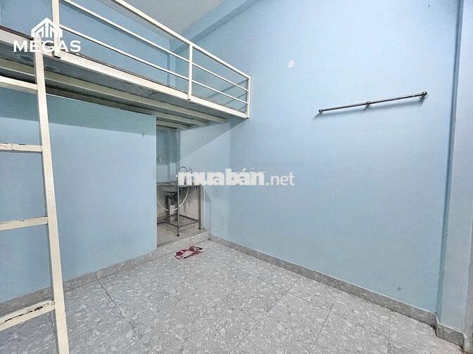 Duplex máy lạnh cửa sổ trời thoáng mát ngay chợ Lê Thị Hồng