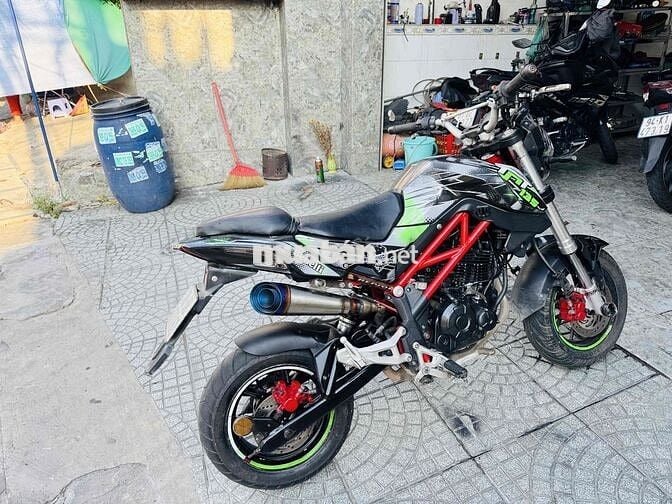 Benelli TNT125 Đen, Xanh lá Xe côn tay