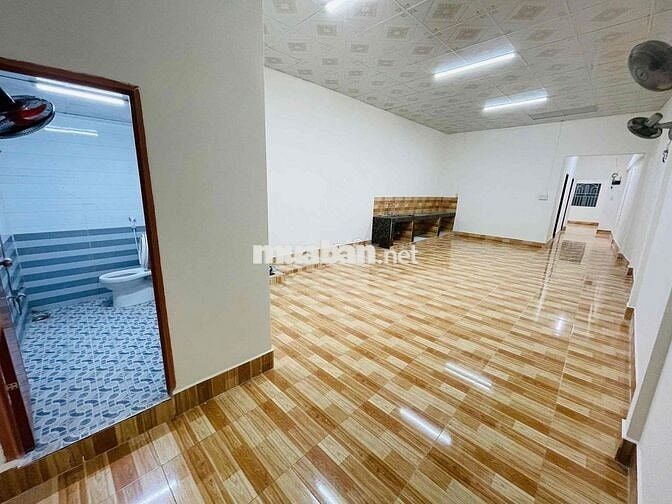 Nhà trệt rộng 5x30m 02phòng sẵn 2máy lạnh Lộ ô tô CMT8