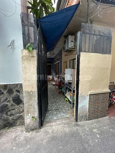 Nhà không nằm trong huy hoạch. Tương lai mở đường sẽ lòi ra mặt tiền. 