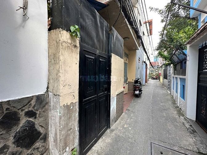 Nhà không nằm trong huy hoạch. Tương lai mở đường sẽ lòi ra mặt tiền. 
