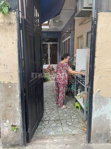 Nhà không nằm trong huy hoạch. Tương lai mở đường sẽ lòi ra mặt tiền. 