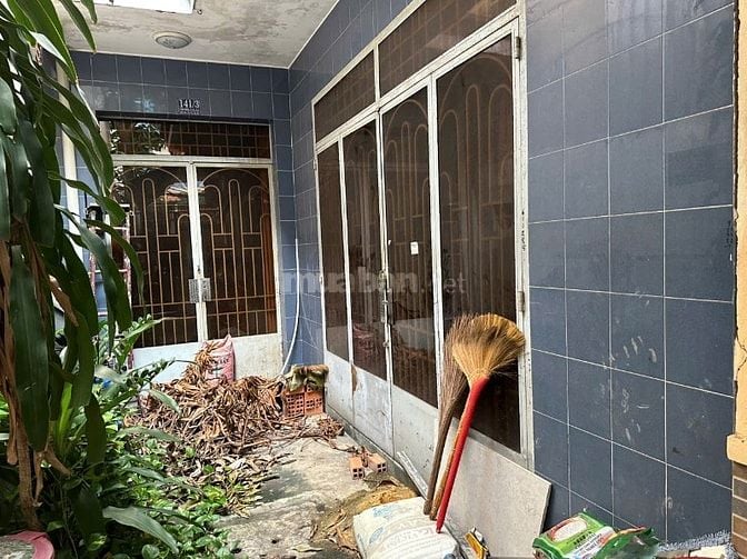 Nhà không nằm trong huy hoạch. Tương lai mở đường sẽ lòi ra mặt tiền. 